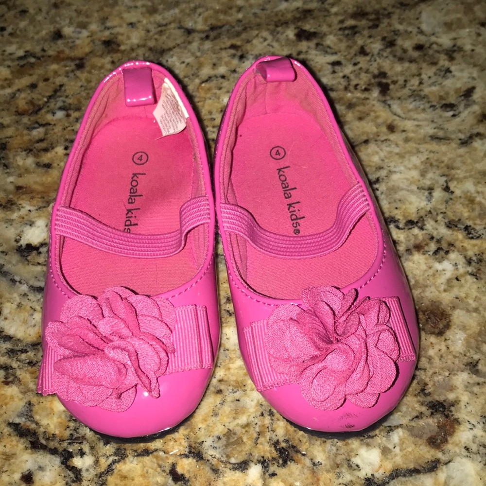 Koala toddler girls shows. Excellent condition!